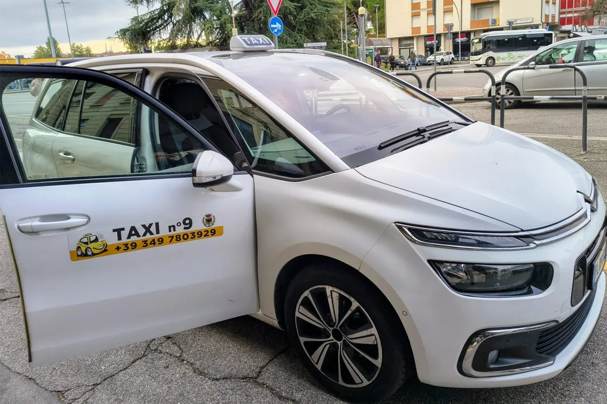 Taxi Forlì n. 9 - auto